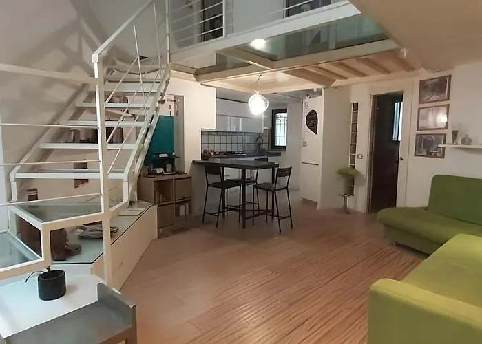 La casa nel cortile-Free parking